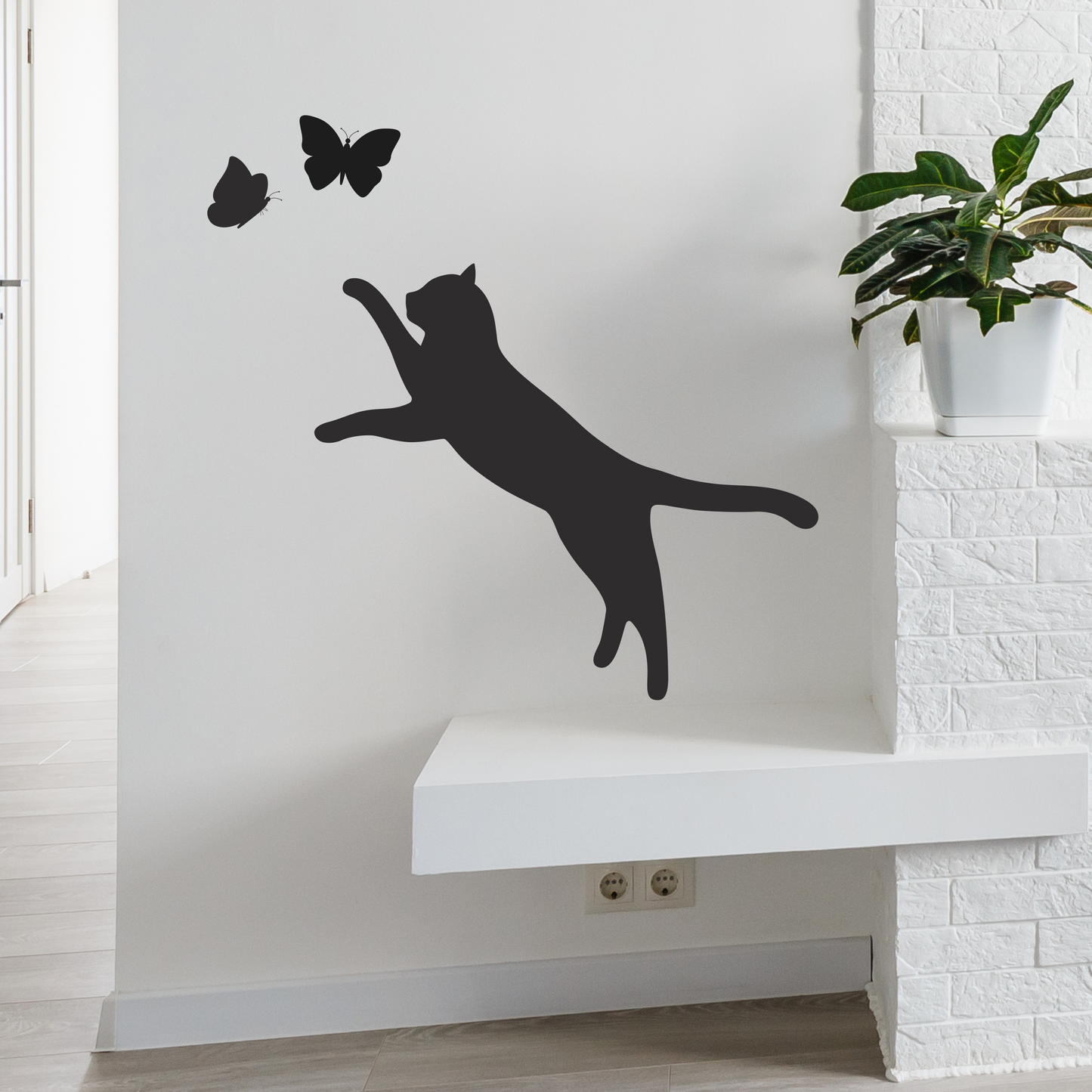 Wandtattoo Katze mit Schmetterlingen Motivansicht in Folienoptik